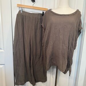 Tahari 2x Women's Brown Wide Leg Pants and Top